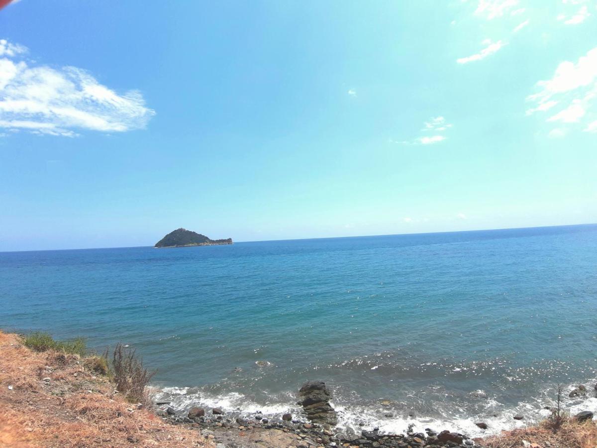 Appartamento Fronte Mare Con Terrazzo Zio อาลัสซิโอ ภายนอก รูปภาพ