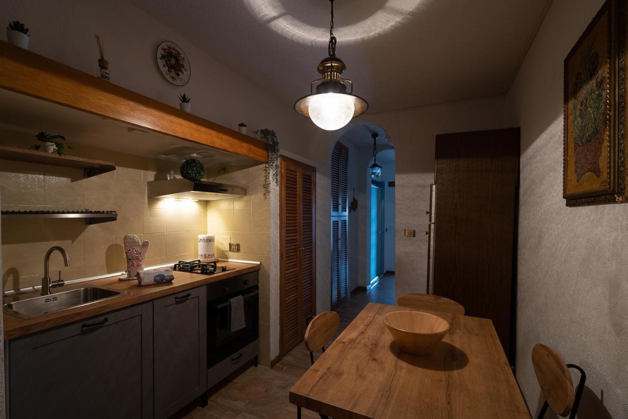 Appartamento Fronte Mare Con Terrazzo Zio อาลัสซิโอ ภายนอก รูปภาพ
