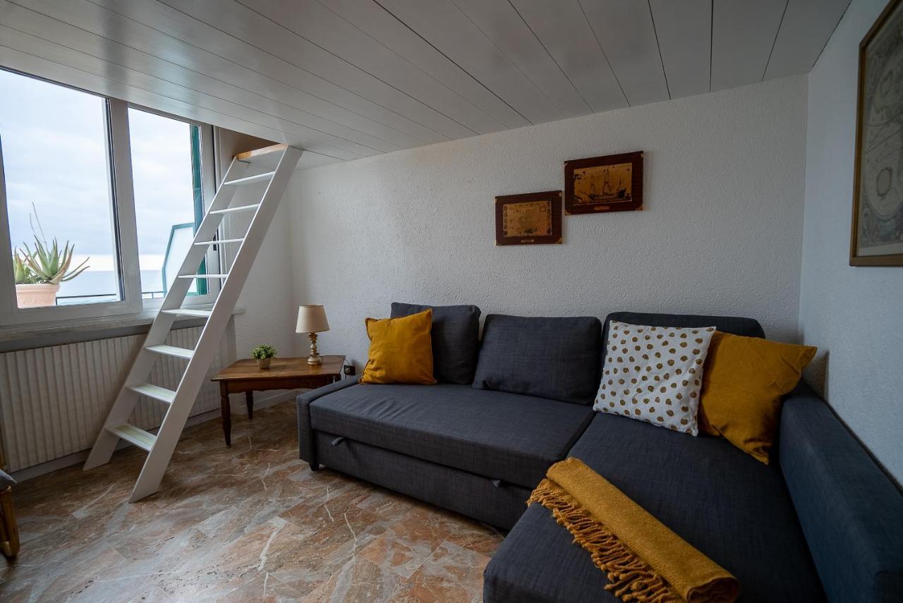 Appartamento Fronte Mare Con Terrazzo Zio อาลัสซิโอ ภายนอก รูปภาพ