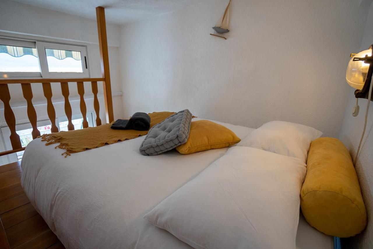 Appartamento Fronte Mare Con Terrazzo Zio อาลัสซิโอ ภายนอก รูปภาพ